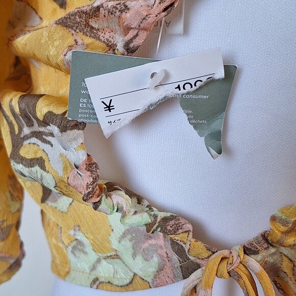 H&M JAPAN CROP TOP WITH TIE BACK  SIZE MEDIUM  NWT - Picture 4 of 4